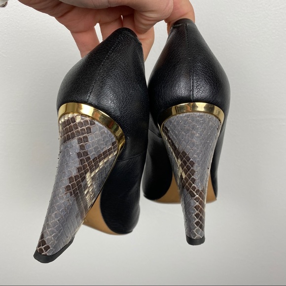 Chloe Leather Snake Gold Trim Pumps - Picture 5 of 7